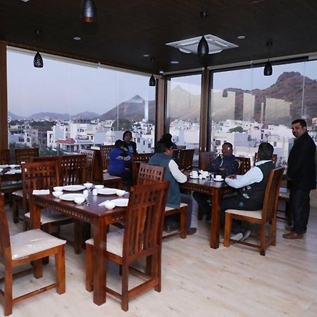 ホテル Pine Regency - Aravali'S Peak View ウダイプル エクステリア 写真